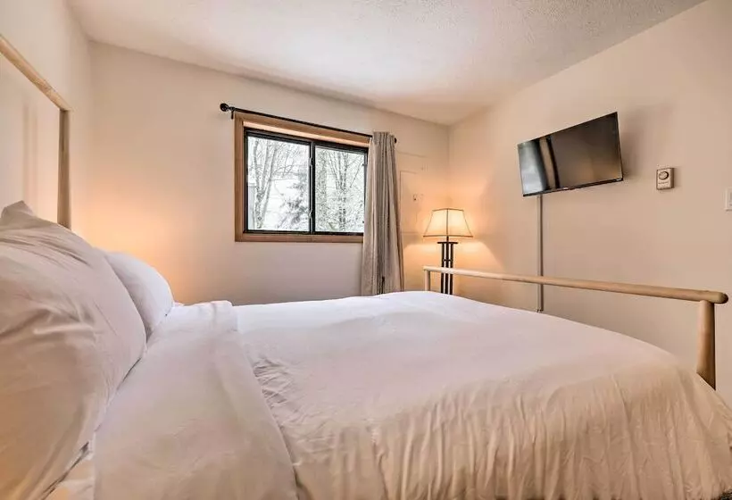 Walk To Arrowhead Lake: Cabin W/ Private Hot Tub!