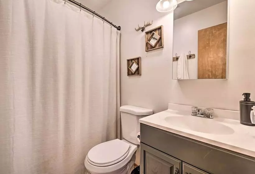 Walk To Arrowhead Lake: Cabin W/ Private Hot Tub!