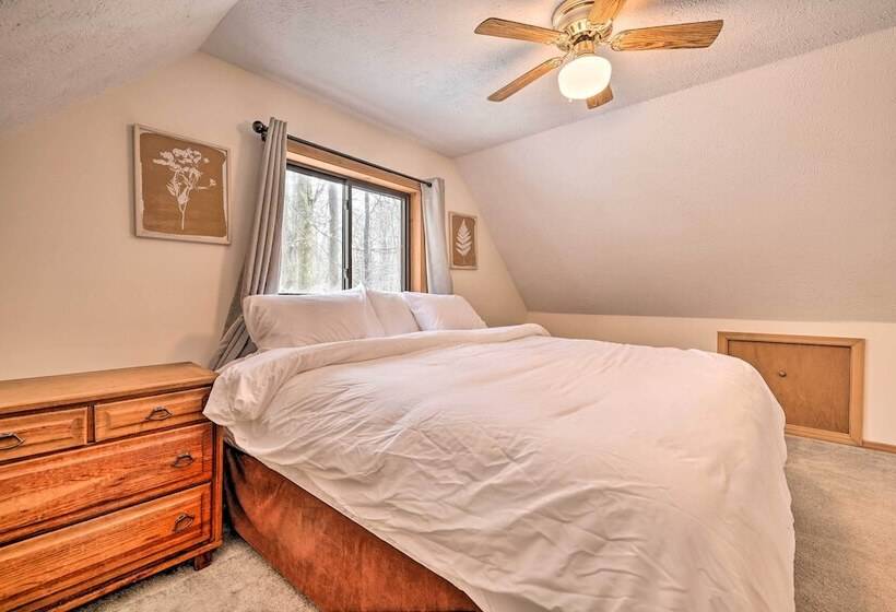 Walk To Arrowhead Lake: Cabin W/ Private Hot Tub!