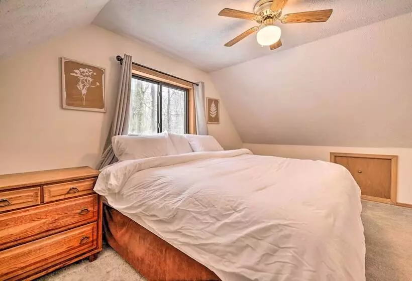 Walk To Arrowhead Lake: Cabin W/ Private Hot Tub!