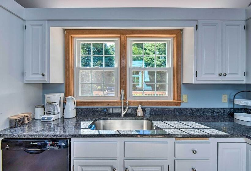 Charming Saco Home W/ Deck, 5 Mi To Beach!