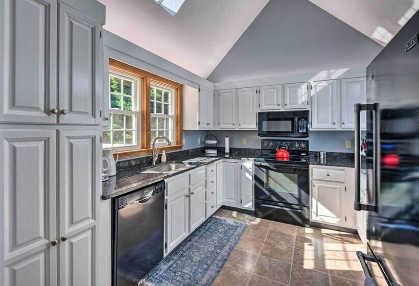 Charming Saco Home W/ Deck, 5 Mi To Beach!