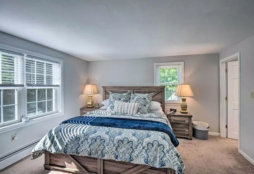 Charming Saco Home W/ Deck, 5 Mi To Beach!