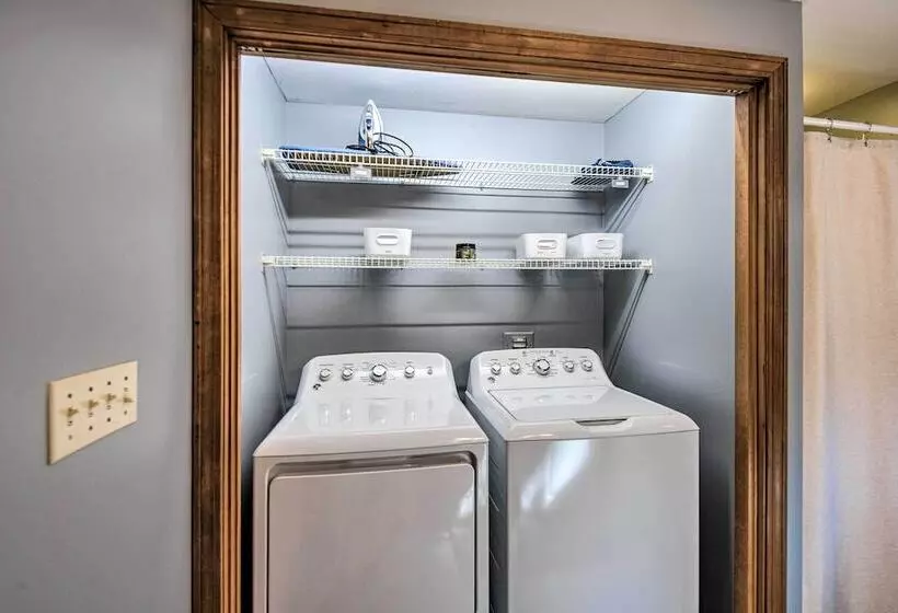 Charming Saco Home W/ Deck, 5 Mi To Beach!