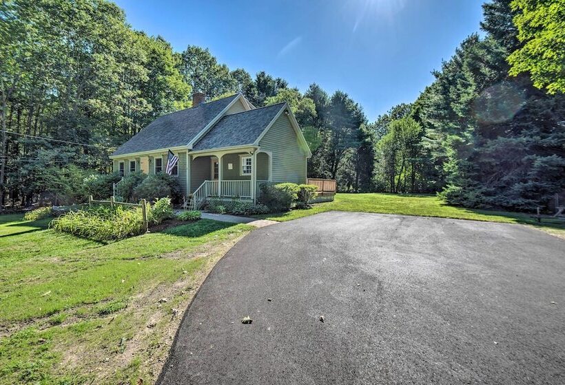 Charming Saco Home W/ Deck, 5 Mi To Beach!