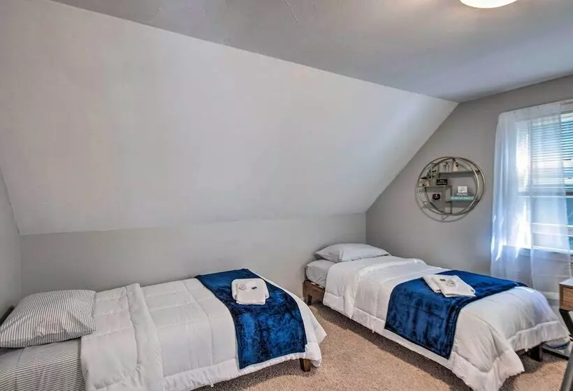 Charming Saco Home W/ Deck, 5 Mi To Beach!