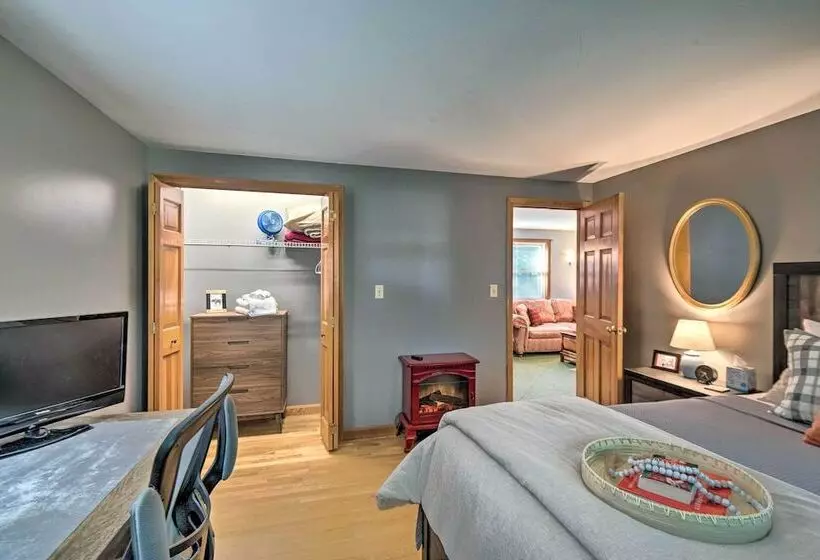 Charming Saco Home W/ Deck, 5 Mi To Beach!