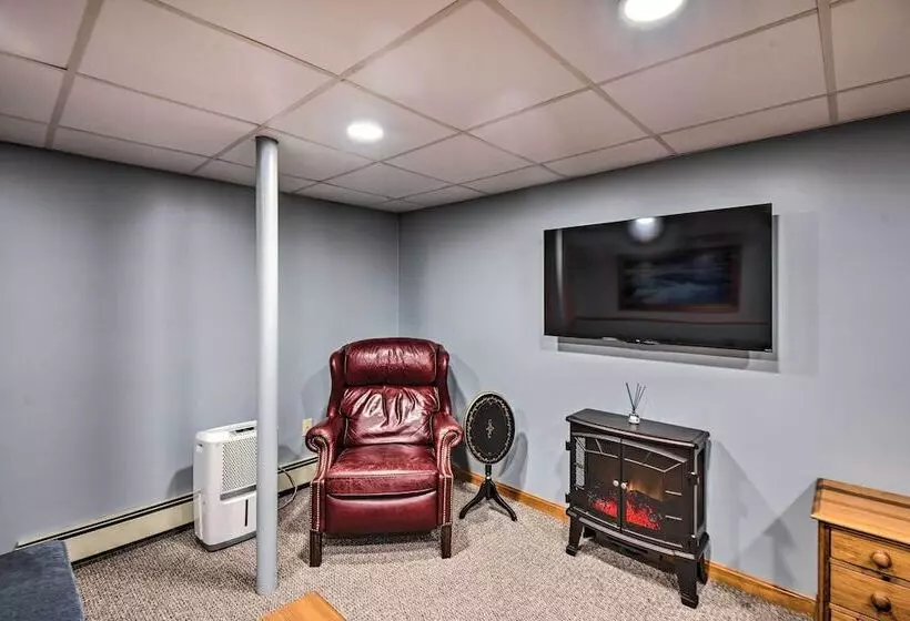 Charming Saco Home W/ Deck, 5 Mi To Beach!