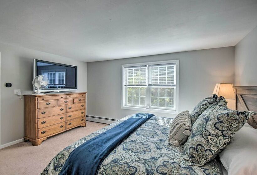 Charming Saco Home W/ Deck, 5 Mi To Beach!