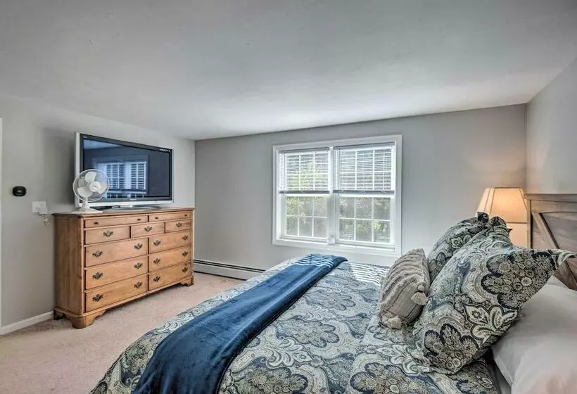 Charming Saco Home W/ Deck, 5 Mi To Beach!