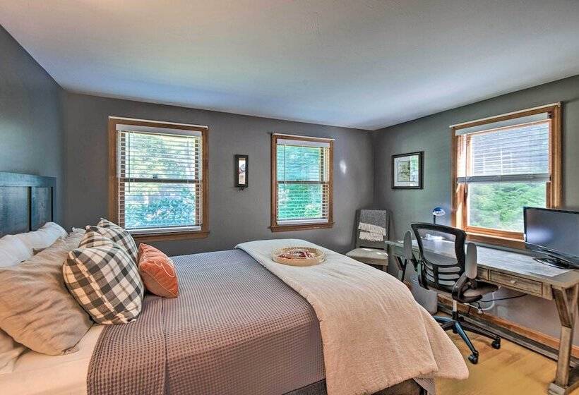 Charming Saco Home W/ Deck, 5 Mi To Beach!