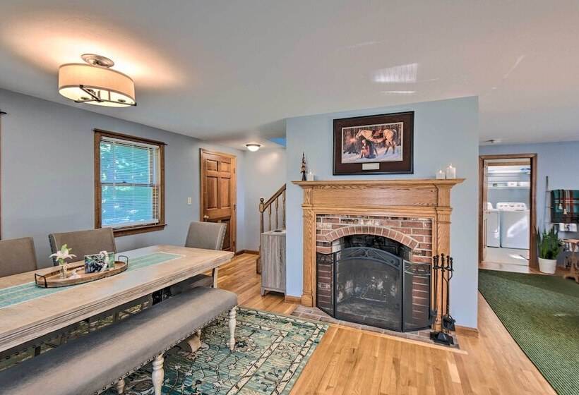 Charming Saco Home W/ Deck, 5 Mi To Beach!