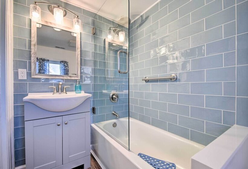 Chincoteague House W/ Enclosed Porch + Deck