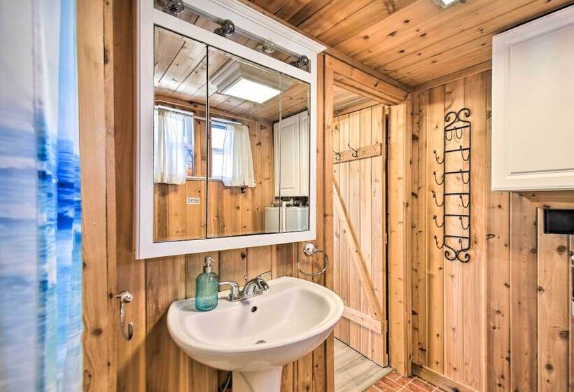 Chincoteague House W/ Enclosed Porch + Deck