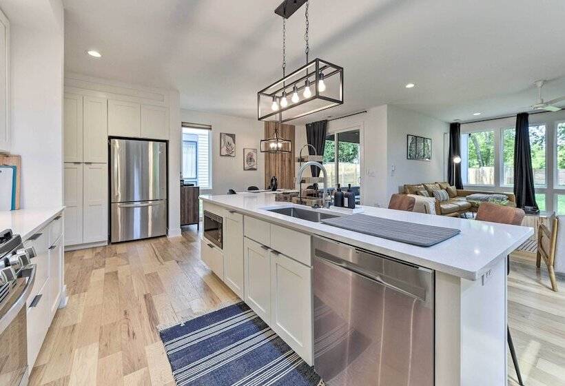 Modern Raleigh Home W/ Patio ~ 2 Mi To Downtown!