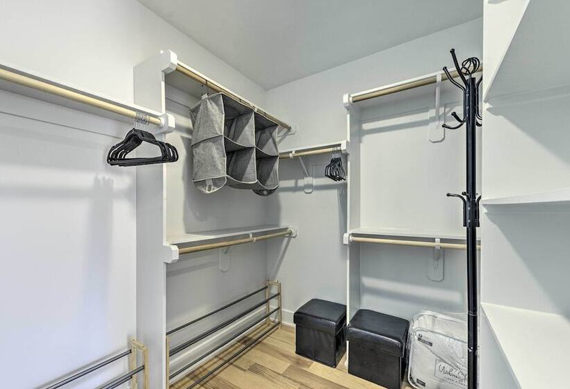 Modern Raleigh Home W/ Patio ~ 2 Mi To Downtown!