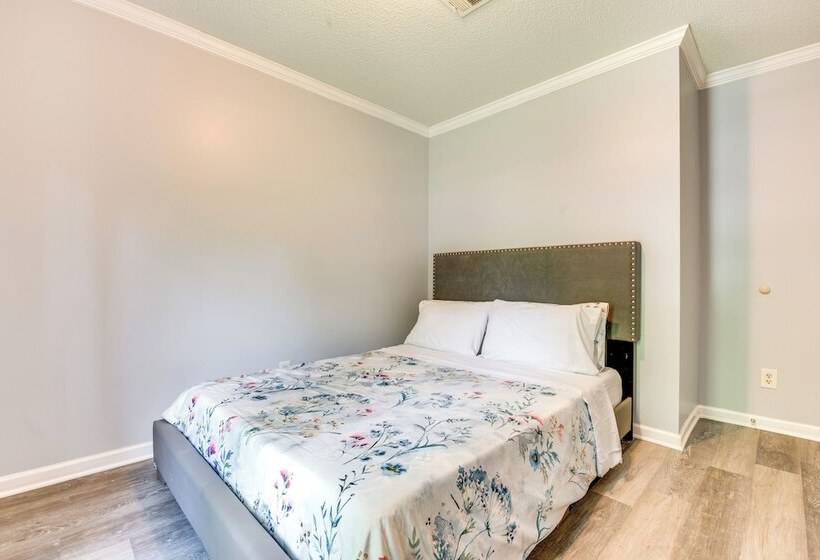 7 Mi To Downtown: Atlanta Home W/ Yard