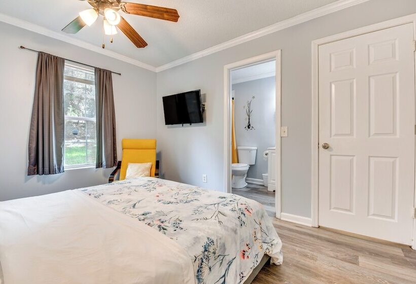 7 Mi To Downtown: Atlanta Home W/ Yard