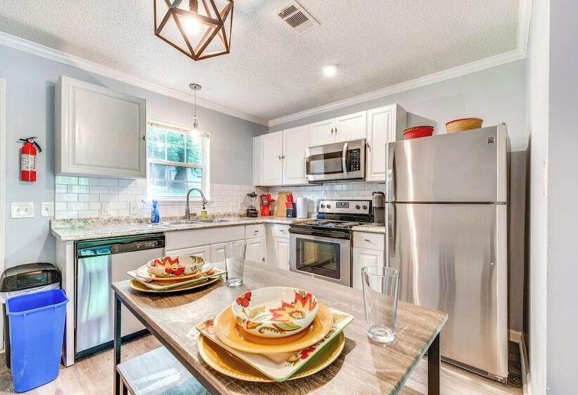 7 Mi To Downtown: Atlanta Home W/ Yard