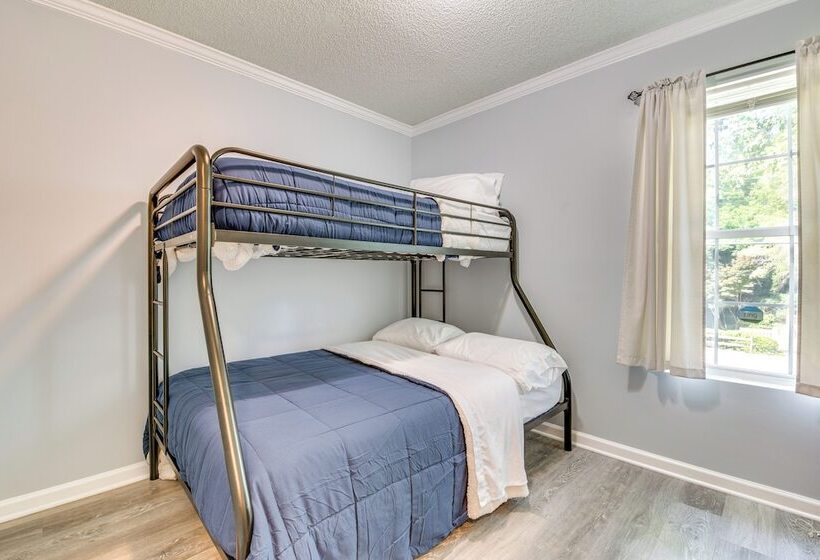 7 Mi To Downtown: Atlanta Home W/ Yard