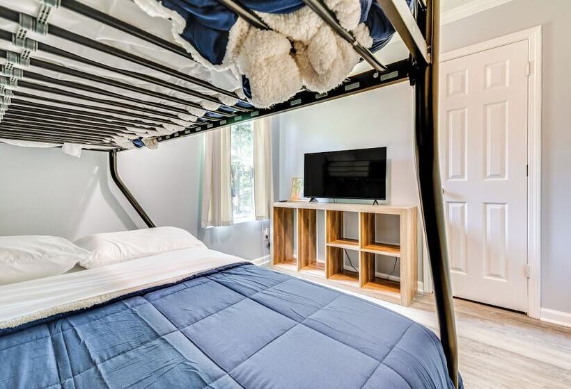 7 Mi To Downtown: Atlanta Home W/ Yard