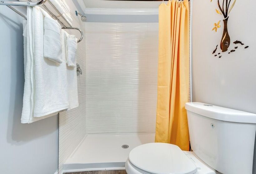 7 Mi To Downtown: Atlanta Home W/ Yard