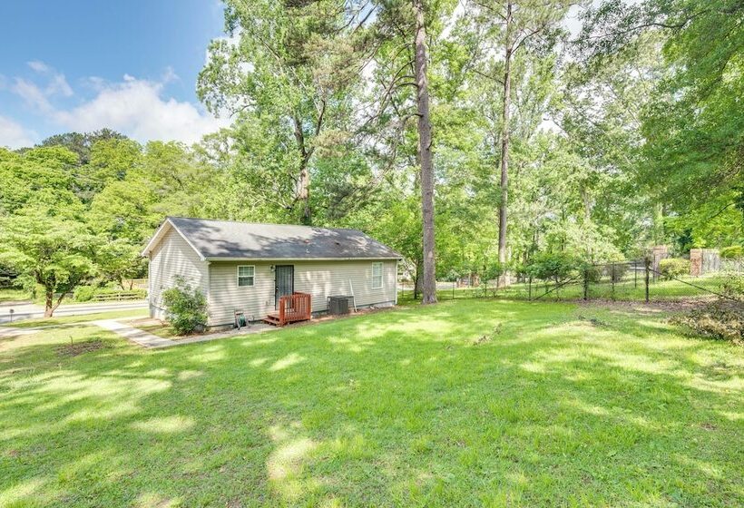 7 Mi To Downtown: Atlanta Home W/ Yard