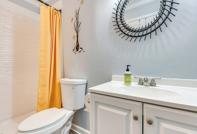 7 Mi To Downtown: Atlanta Home W/ Yard