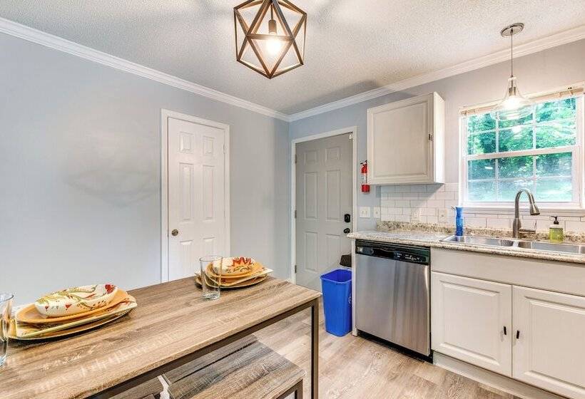 7 Mi To Downtown: Atlanta Home W/ Yard