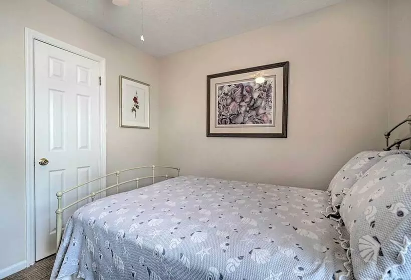 Cozy Oak Island House < 1 Mi To Beaches!