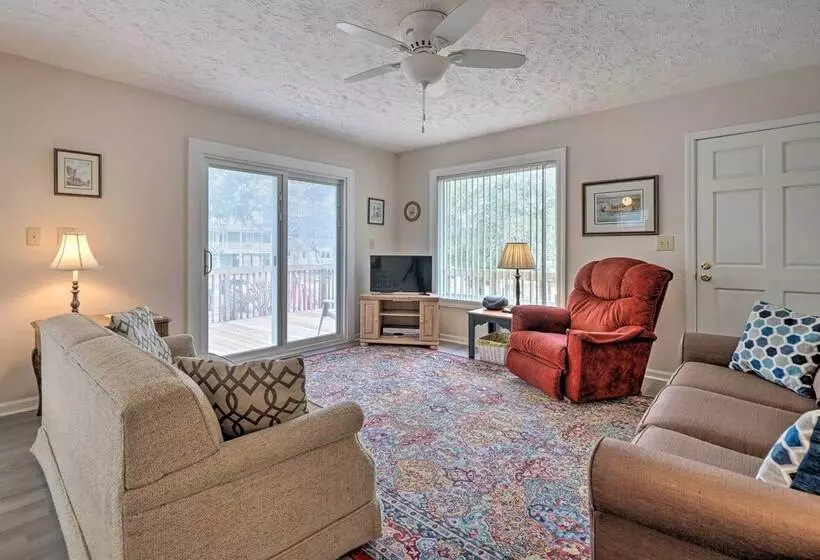 Cozy Oak Island House < 1 Mi To Beaches!