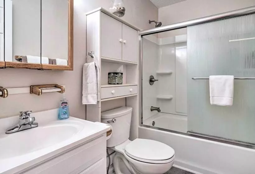 Cozy Oak Island House < 1 Mi To Beaches!