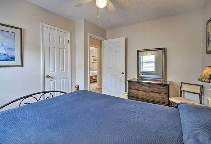 Cozy Oak Island House < 1 Mi To Beaches!