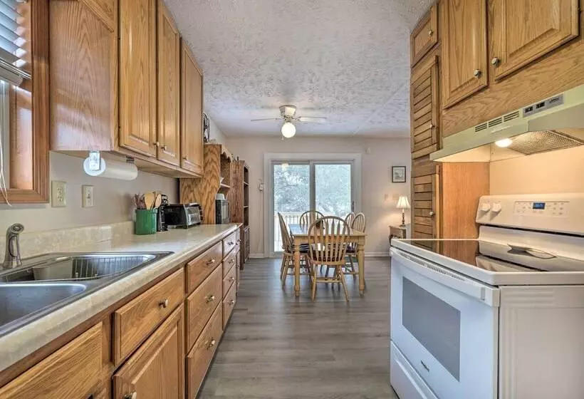 Cozy Oak Island House < 1 Mi To Beaches!