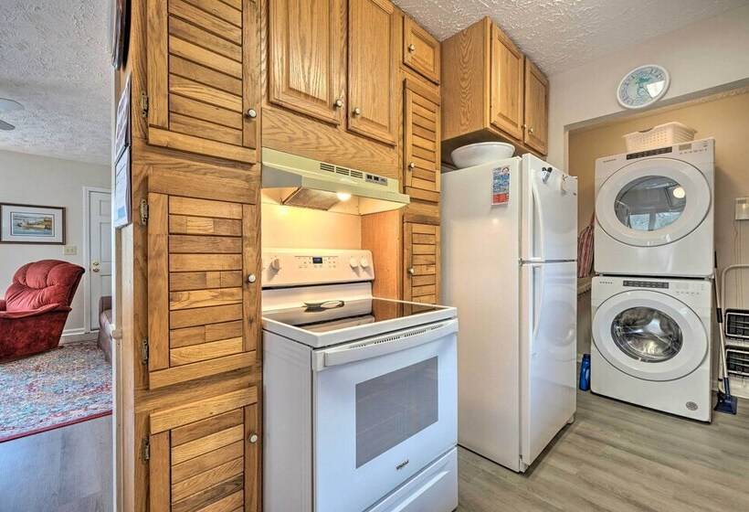 Cozy Oak Island House < 1 Mi To Beaches!