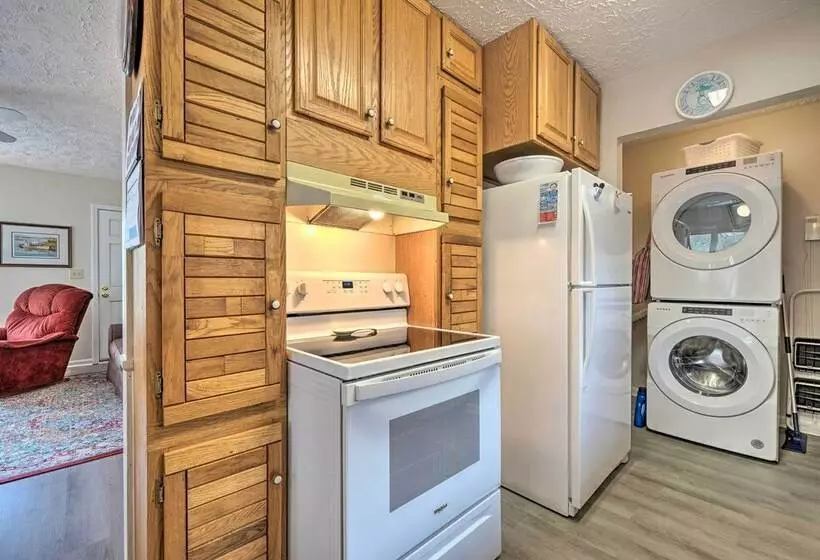 Cozy Oak Island House < 1 Mi To Beaches!