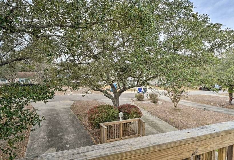 Cozy Oak Island House < 1 Mi To Beaches!