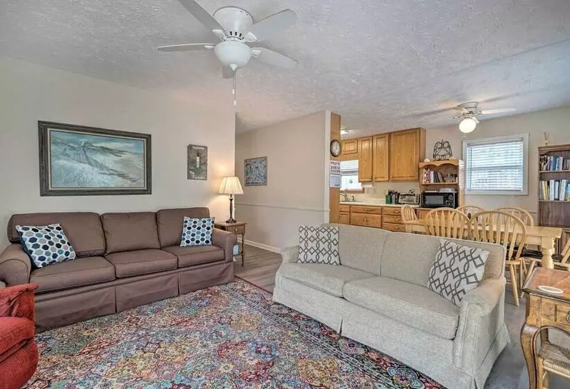 Cozy Oak Island House < 1 Mi To Beaches!