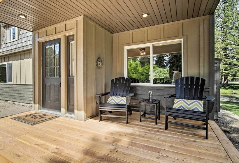 Creekfront Lincoln Home, Steps From Downtown!