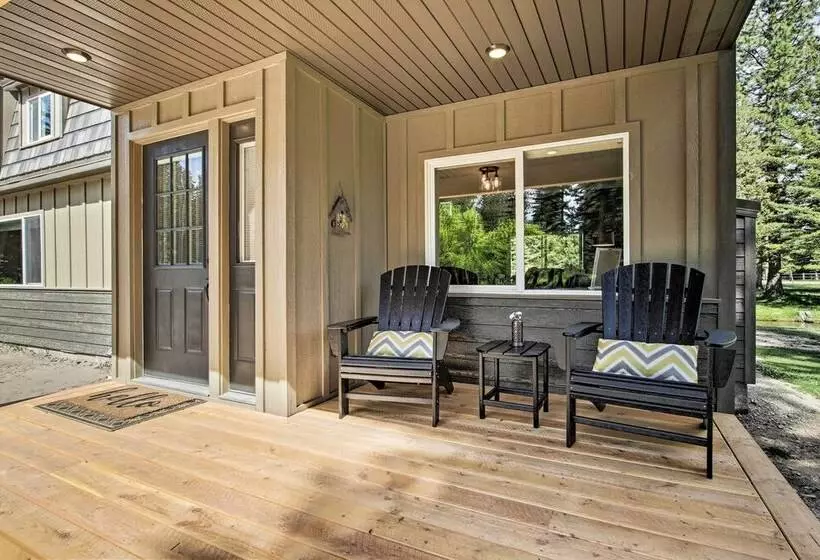 Creekfront Lincoln Home, Steps From Downtown!