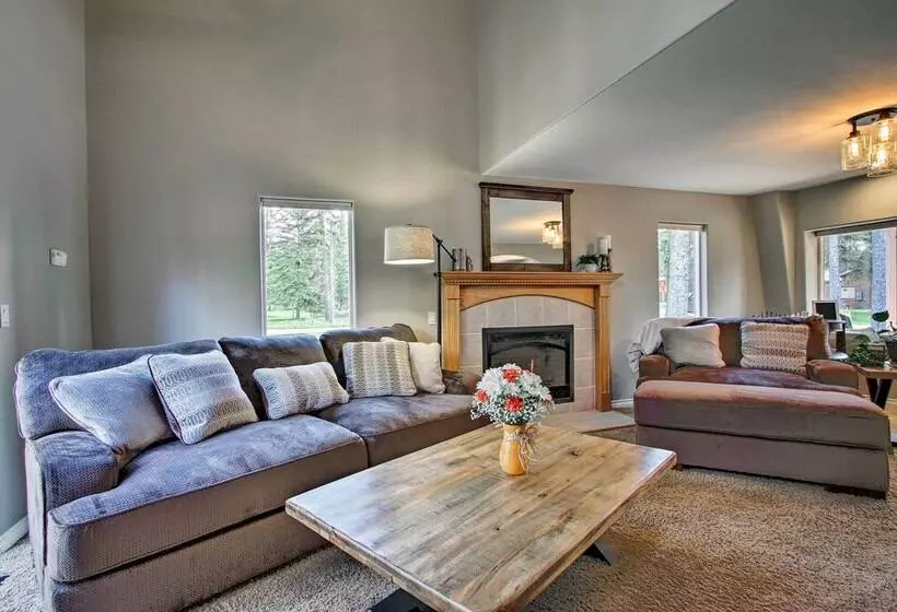 Creekfront Lincoln Home, Steps From Downtown!