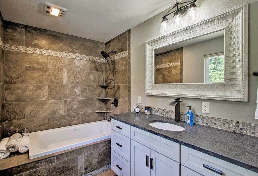 Creekfront Lincoln Home, Steps From Downtown!