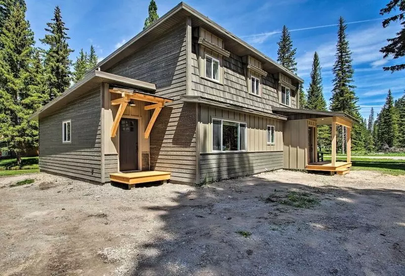 Creekfront Lincoln Home, Steps From Downtown!