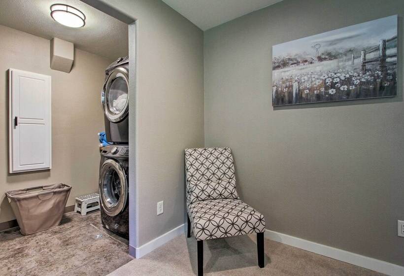 Creekfront Lincoln Home, Steps From Downtown!