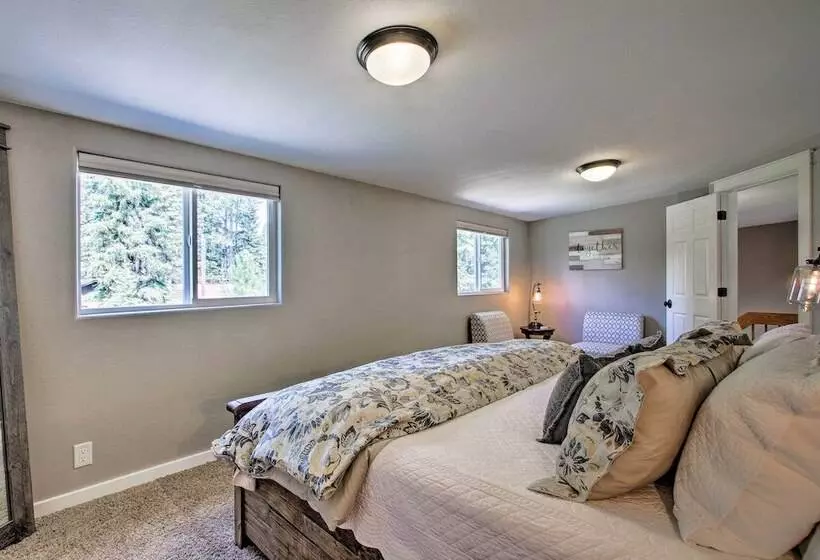 Creekfront Lincoln Home, Steps From Downtown!