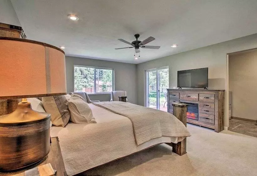 Creekfront Lincoln Home, Steps From Downtown!