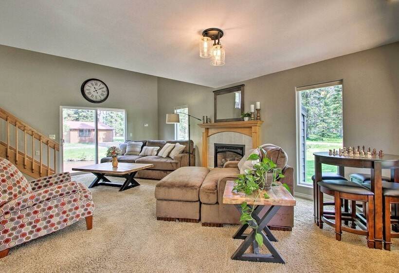 Creekfront Lincoln Home, Steps From Downtown!