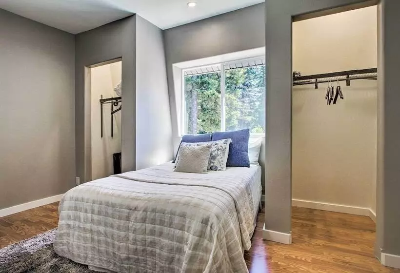 Creekfront Lincoln Home, Steps From Downtown!