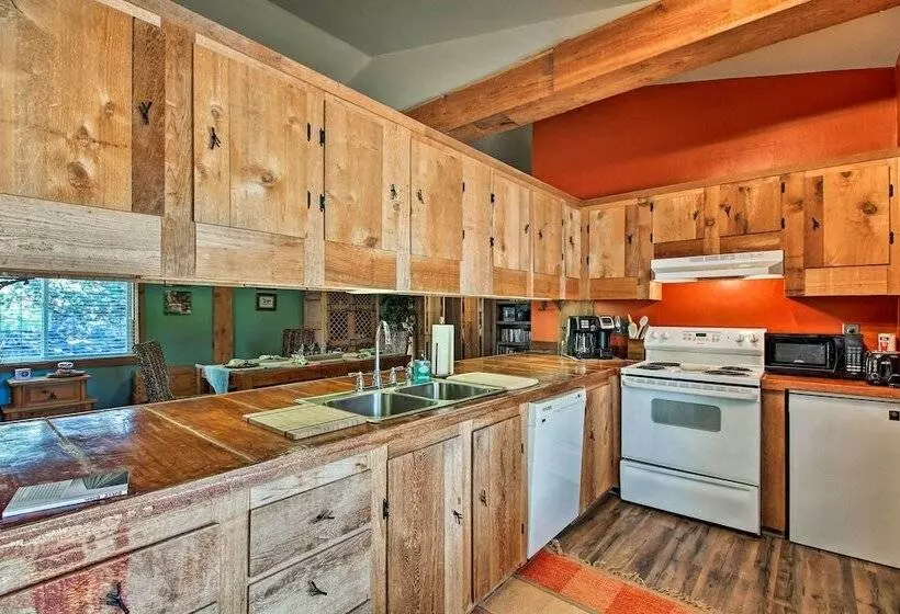 Dog Friendly Ranch Cottage W/ Yard ~ 13 Mi To Bend