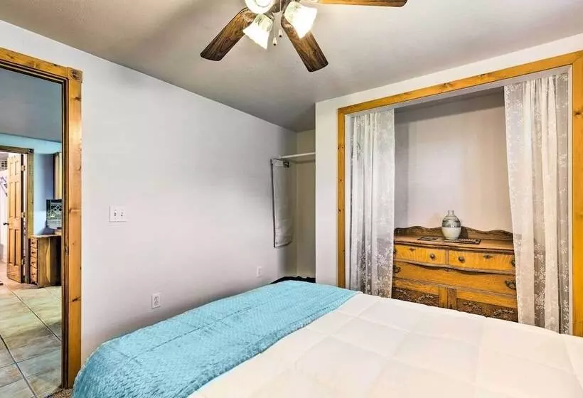 Family Home W/ Hot Tub   Walk To Johnson Lake!